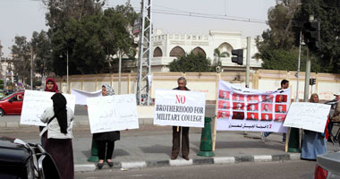 وصول مسيرة الضباط المتقاعدين إلى قصر الاتحادية