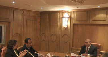 "لبيب" يؤكد على وجود دراسة لتطوير المناطق العشوائية بمدينة قنا