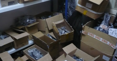 ضبط مصنع قطع غيار غير مرخص ودقيق وسكر مدعم قبل تهريبهم بالجيزة