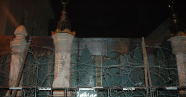 بالصور.. هدوء بمحيط الاتحادية وتراجع قوات الأمن لداخل القصر