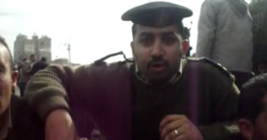 محام يمزق ملابسه بعد القبض عليه بأكتوبر ويتعدى على قوات الأمن