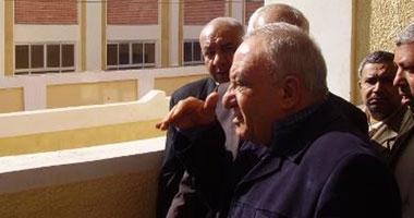 محافظ دمياط يتفقد مدارس مركز الزرقا