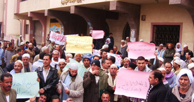 أهالى البحيرة يواصلون احتجاجاتهم أمام مديرية الأوقاف لتخفيض إيجارات المساكن