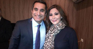 إليسا تستغل وجودها فى القاهرة للقاء باسم يوسف