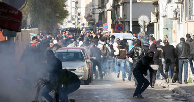 الأمن التونسى يستخدم الغاز المسيل للدموع ضد متظاهرين بمدينة تطاوين 