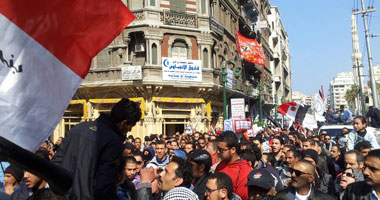 القوى الثورية تستعد مبكراً لفعاليات "عام على نكبة مرسى".. اعتصام بـ"التحرير" 28 يونيو.. مسيرة لـ"الاتحادية" بتوقيعات "تمرد" لسحب الثقة.. والحملة تدرس اتهام مرسى فى بلاغ رسمى بانتحال صفة الرئيس