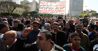 سقوط حالة إغماء فى مسيرة مصطفى محمود لـ"النائب العام"