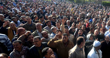صحافة المواطن.. إضراب عمال "مصر للغزل"بكفر الدوار للمطالبة بصرف علاوة يوليو