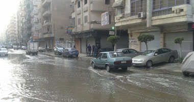 بالصور.. شارع حسن رضوان بطنطا يغرق فى مياه الصرف الصحى