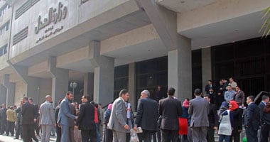 أكثر من 250 مستشارا يجمعون توقيعات لإنهاء ندبهم بوزارة العدل بعد إقالة الزند
