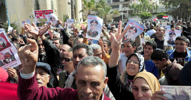 أهالى يتظاهرون بالقائد إبراهيم فى الإسكندرية تنديدا بحادث سيناء الإرهابى