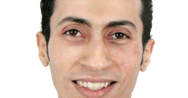 بالصور.. الدكتور محمد "رجل الهوايات"  يجمع القديم والأنتيكا