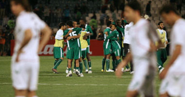 السعودية تهزم إيران 2–1 وتجدد أمل المونديال