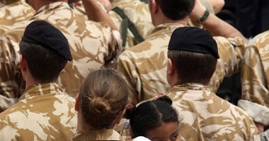 الجيش البريطانى يرفع الحظر على مشاركة النساء فى خطوط المواجهة