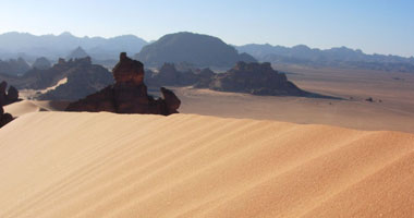 5 معلومات عن بحر الرمال الأعظم.. أبرزها كثبانه تغطى 10% من الصحراء الغربية