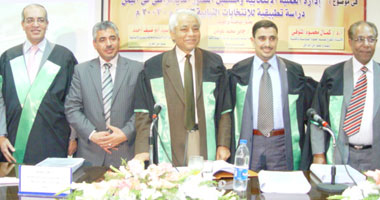      باحث يمنى يطالب بعدم تأجيل الانتخابات 