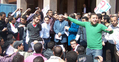 مسيرة صامتة لطلاب هندسة منوف احتجاجا على خطف زمليهم