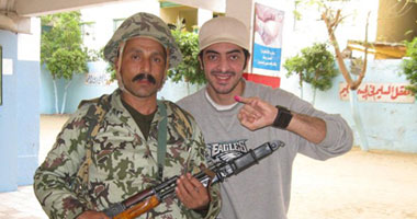 المطرب أيمن معروف يعود من أمريكا للإدلاء بصوته