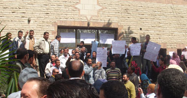 تظاهر العاملين بمركز البحوث الزراعية بسخا للمطالبة بتثبيت "المؤقتين"