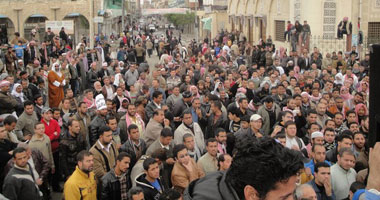 تظاهر عمال "تعاون غزل المحلة" للمطالبة بمساواتهم بعمال الشركة