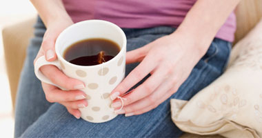 الإقلاع عن  تناول القهوة وشرب السجائر إحدى الوسائل لعلاج التعرق المفرط 