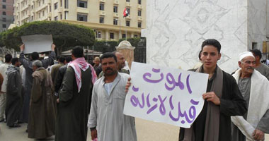 بالفيديو.. تظاهر المئات أمام ديوان محافظة المنوفية اعتراضا على الإزالات