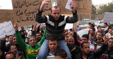 نجاح قيادات الجيش ومحافظة السويس فى إنهاء أزمة "سيراميكا كليوباترا"