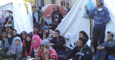 بالصور.. اعتصام حركة تحرير جامعة القاهرة أمام القبة