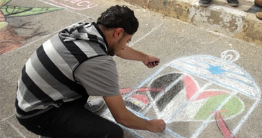 بالصور.. طلاب جامعة سيناء يتنافسون بالرسم على الأسفلت