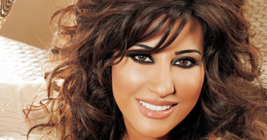 نجوى كرم تطالب جمهورها بعدم الإساءة لنوال الزغبى لأنها صديقتها