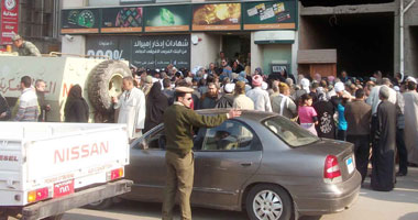 بالصور.. الجيش والشرطة ينظمان صرف الحوالات الصفراء بالدقهلية 