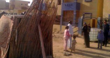  أسرة بـ"ابنى بيتك" تبنى "حماماً" فى الشارع حلا للمشكلة