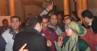 عضو الهيئة العليا للوفد يمنع مصورة "اليوم سابع" من ممارسة عملها