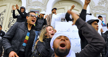 إرجاء الحكم فى قضية عميد كلية تونسية متهم بصفع طالبة منقبة