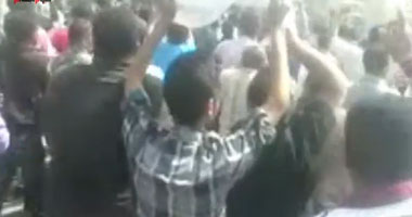 بالفيديو.. 9إصابات فى اشتباكات معارضى مرسى وأنصار أبو إسماعيل بسوهاج