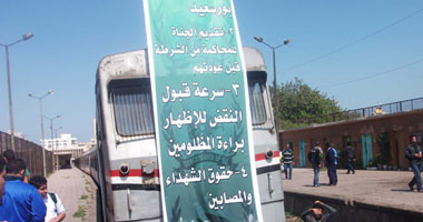 بالصور.. الحاكم العسكرى ينجح فى إعادة تسيير حركة قطارات بورسعيد