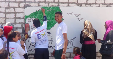 بالصور.. "جحدم أجمل بشبابها" مبادرة بيئية فى إحدى قرى أسيوط