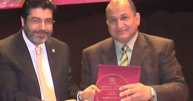 رئيس جامعة طنطا يكرم الرواد فى مؤتمر "الجودة والطب"