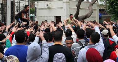 طلاب "آداب عين شمس" ينظمون مسيرة إلى قصر الزعفران للاعتراض على النتائج
