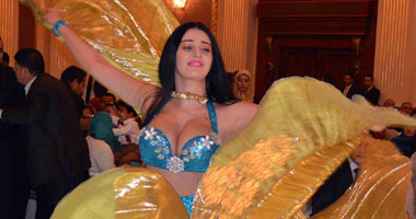 حبس الراقصة صافيناز 6 أشهر وغرامة 10 آلاف جنيه لاتهامها بالرقص بدون ترخيص