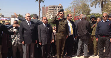 محافظ الفيوم يتجاهل اختطاف 40 عاملا بليبيا ويحتفل بالعيد القومى للمحافظة.. ونشطاء ينتقدونه.. ويؤكدون : المحافظ ليس على قدر المسئولية.. ووكيل وزارة القوى العاملة يغلق هاتفه ويتجاهل الأزمة