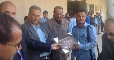بالصور.. طالب بالوادى الجديد يفوز بالمركز الأول فى مسابقة الكاريكاتير