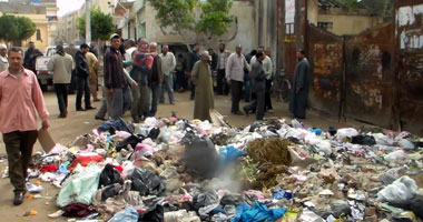 بالصور.. استمرار الاحتجاجات الفئوية بالمحافظات.. العاملون بـ"البريد" يواصلون إضرابهم للمطالبة بإقالة رئيس الهيئة.. وعمال الإنشاءات يغلقون "كهرباء العين السخنة" بالسويس..ووقفة لعمال "مياه الشرب" بأسيوط