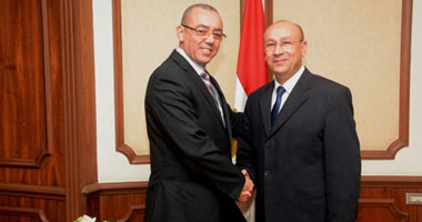وزير الطيران السابق يلتقى الوزير الحالى ويتمنى له التوفيق 