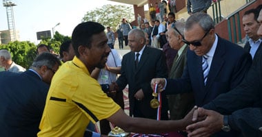 محافظ قنا يحضر المباراة النهائية لدورى مراكز الشباب 