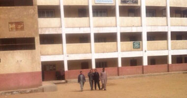 المعلمين تدين القبض على مُدرسة بالفيوم من داخل الفصل