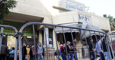 مسيرات لطلاب الإخوان بالمجمع الطبى بجامعة الإسكندرية للتنديد بحكم الإعدام بمحكمة المنيا