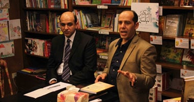 توقيع كتاب الرئيس محمد نجيب للكاتب محمد ثروت