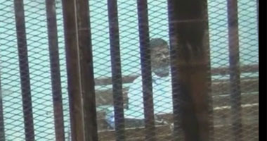 بدء جلسة محاكمة "مرسى" و14 قياديا إخوانيا فى "أحداث الاتحادية"