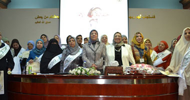 "القوى العاملة" تكرم عددا من العاملات بمناسبة عيد الأم 